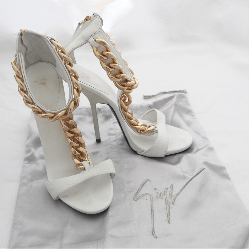 Giuseppe Zanotti Rita Ora chain detail ankle